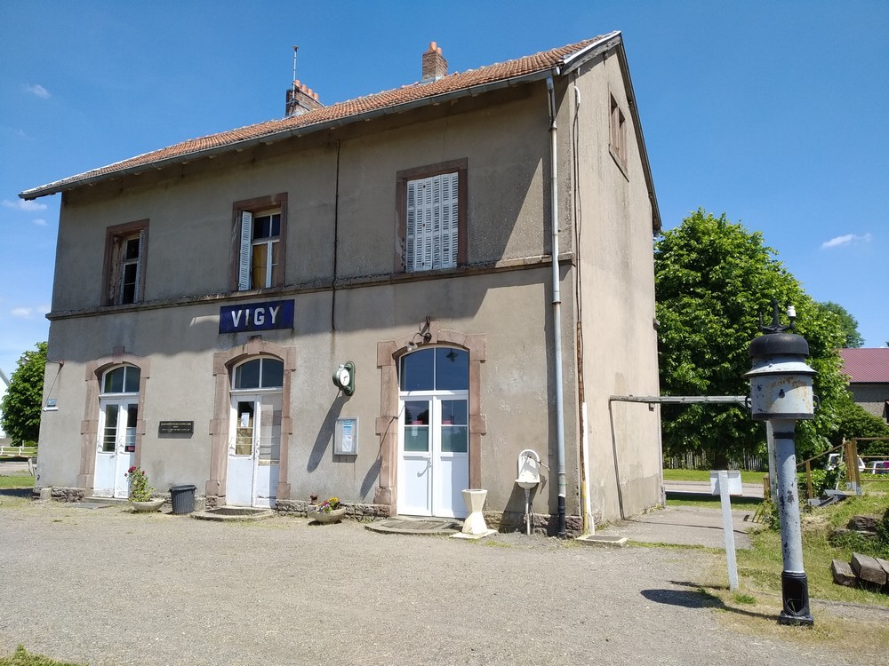 La gare de VIGY.